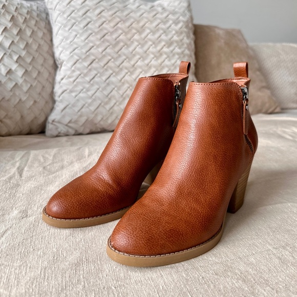 New Women's Target Universal Thread Tan Brown Ankle Boots Block Heel NIB NWT 7 - Picture 9 of 12